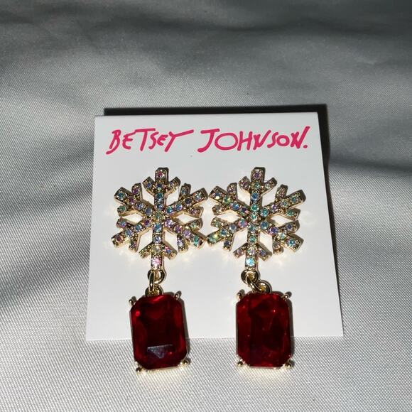 NWT BETSEY JOHNSON WHITE CRYSTAL RHINESTONE SNOWFLAKE RED GEM DANGLE EARRINGS - Picture 5 of 8